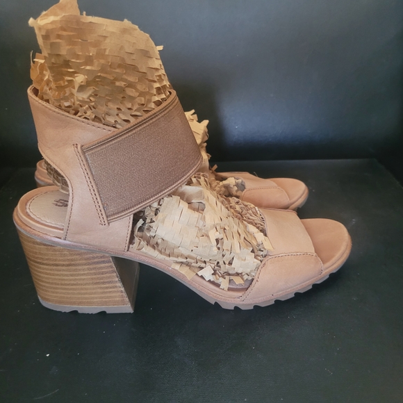 Sorel Tan Block Heel Sandals - Picture 1 of 5